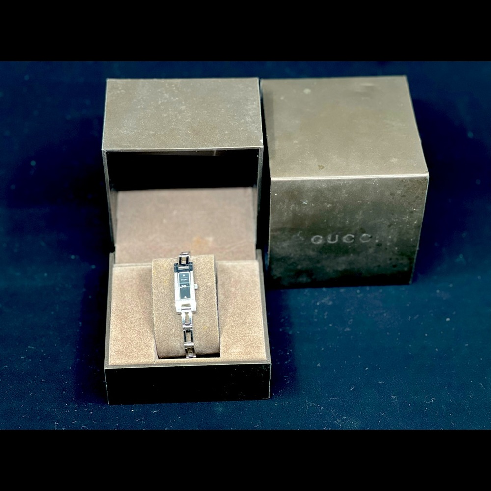 Gucci authentic 3900L timepiece Diamond Watch silver